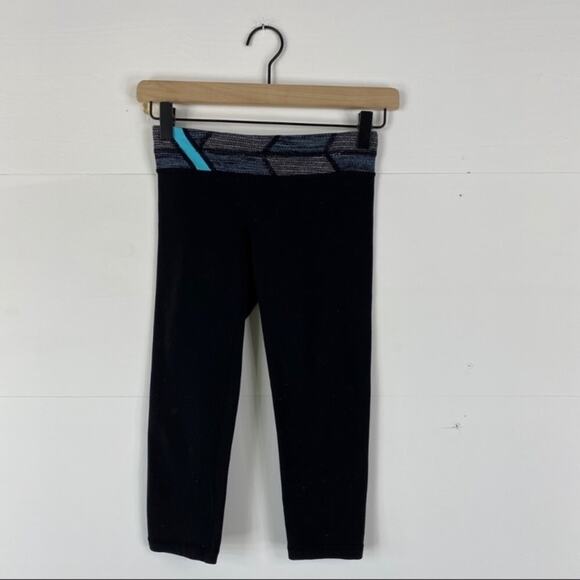 Ivivva Lululemon cropped black leggings with gray waist band - Picture 6 of 6